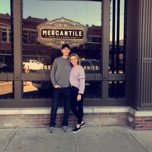 Meet your Posher, Dakota